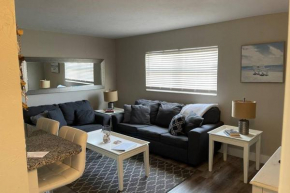 Siesta Key Village-Suite #1: A Block to the Beach!